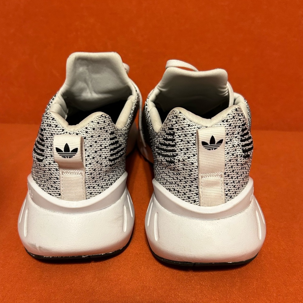 Adidas Swift Run 22 - image 5